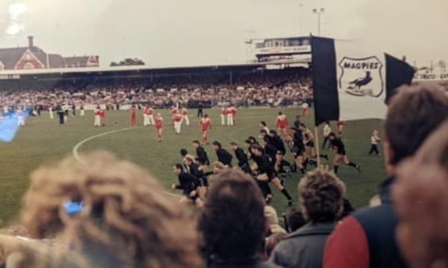 View from the crowd of the Collingwood team warming up at Victoria Park