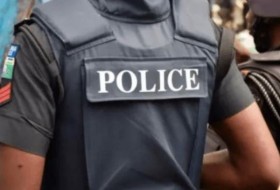 科吉警方逮捕了一名母亲，她的儿子活埋了继兄