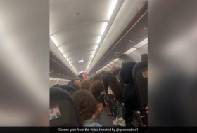 西班牙飞往英国的航班因乘客在厕所地板上大便而取消
