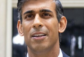 英国首相抵达以色列与内塔尼亚胡会谈，抨击袭击事件