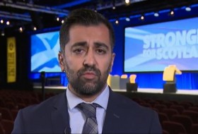 尤萨夫(Humza Yousaf)的岳母在从加沙打来的恐慌电话中“说再见”