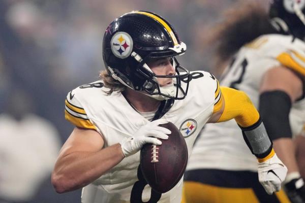 Pittsburgh Steelers quarterback Kenny Pickett rolls out during a game against the Las Vegas Raiders.