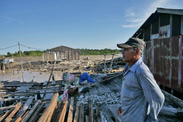 Houses damaged and no lo<em></em>nger inhabited due to erosion. 