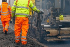 答6:没有提供完成主要道路工程的时间表