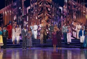《与星共舞》(Dancing with the Stars)向迪士尼100周年致敬，其中一对二人组合被送回家