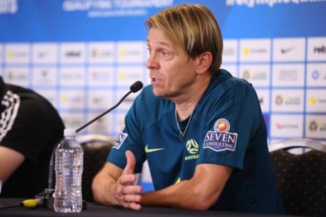 Tony Gustavsson speaks at a pre-match press co<em></em>nference in Perth